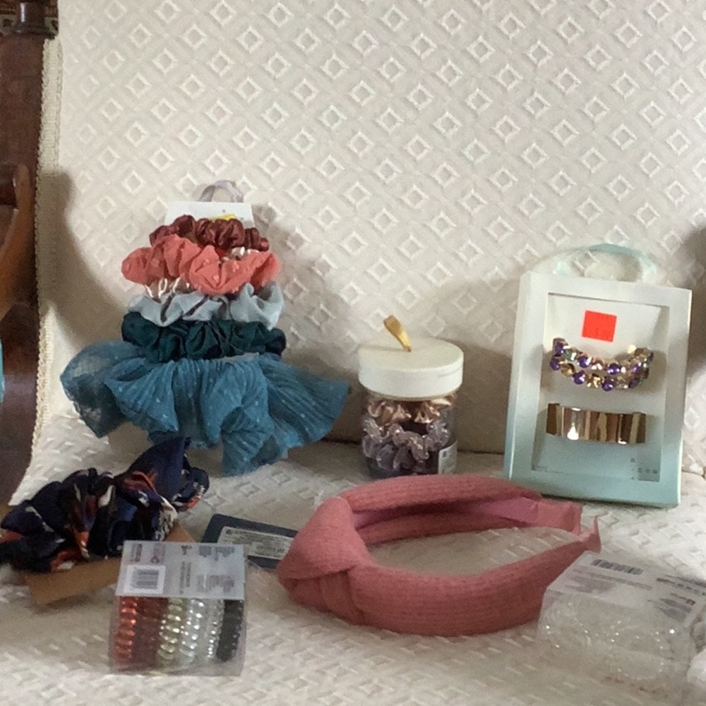 Bundle of Multicolor Hair Clip Sets